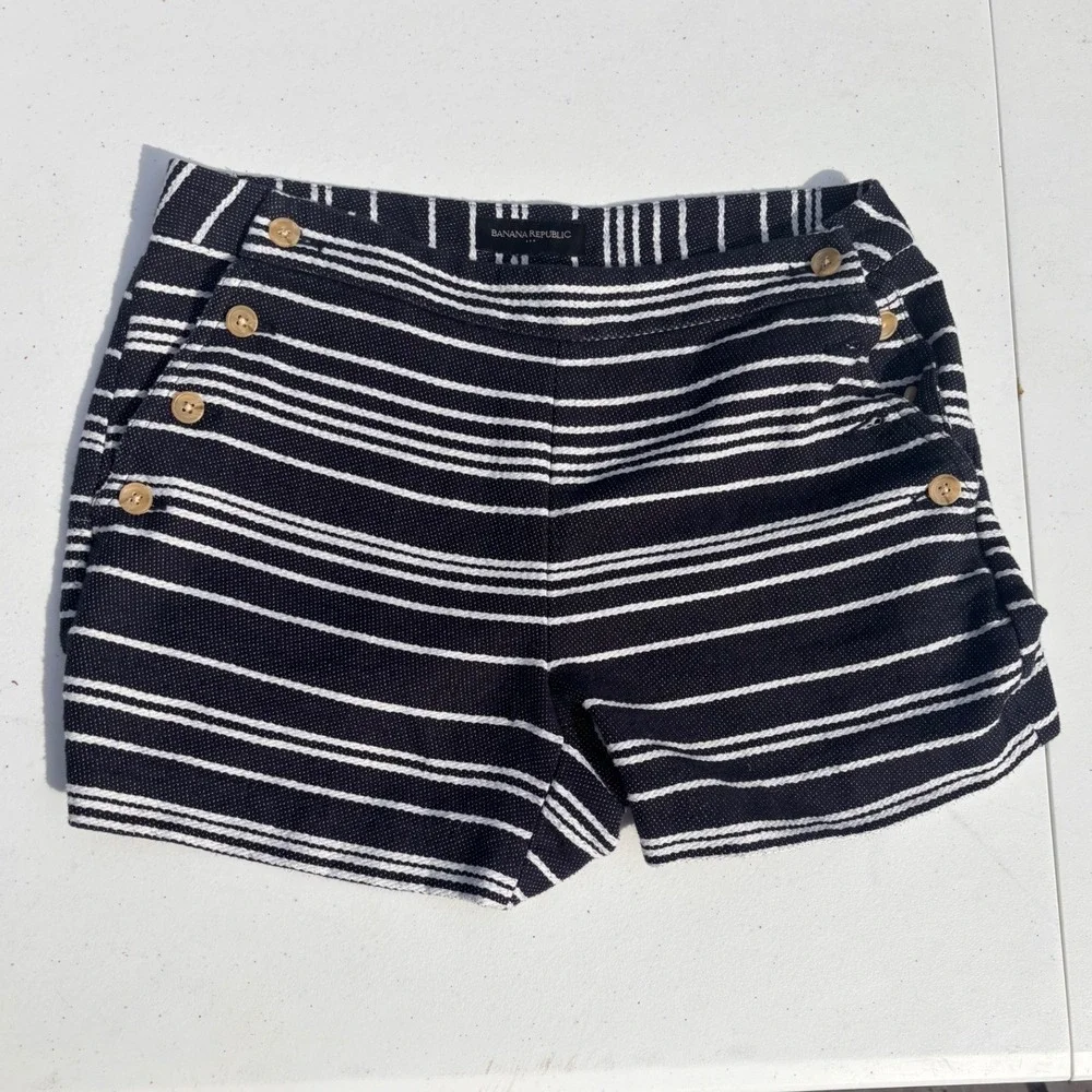 Banana Republic Shorts Womens 2 Navy Blue‎ Striped Sailor Button Detail